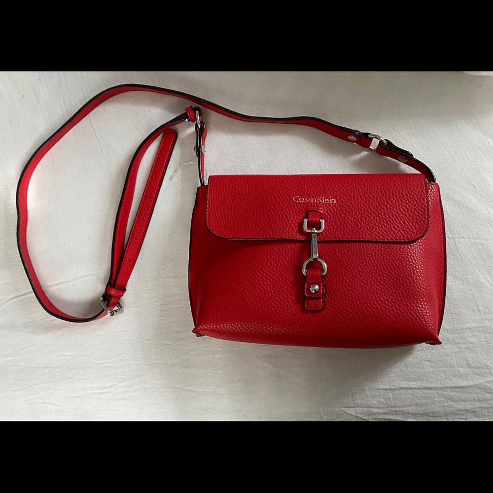 Calvin Klein Pebble Red Crossbody Gem